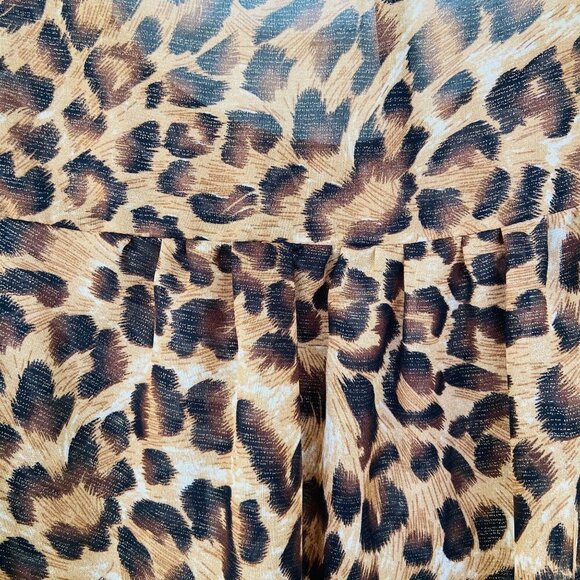 ✨2/$20✨ Jacaranda Tiger patterned blouse with gold threading Size Medium - Picture 8 of 9